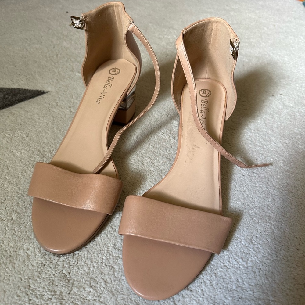 Bella Vita. Block heels. Tan with lucite. Size 10. NWT.